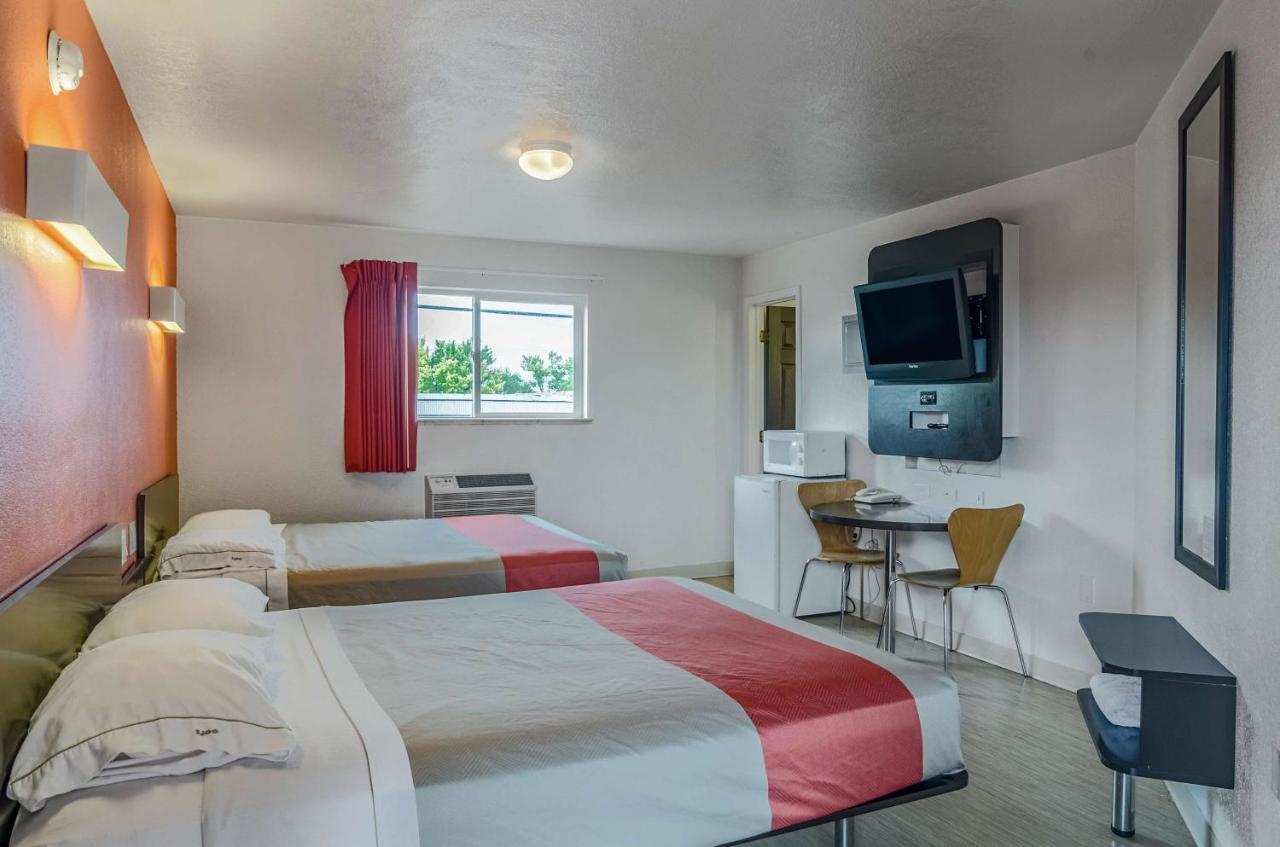 Motel 6 Riverton Wy Bagian luar foto