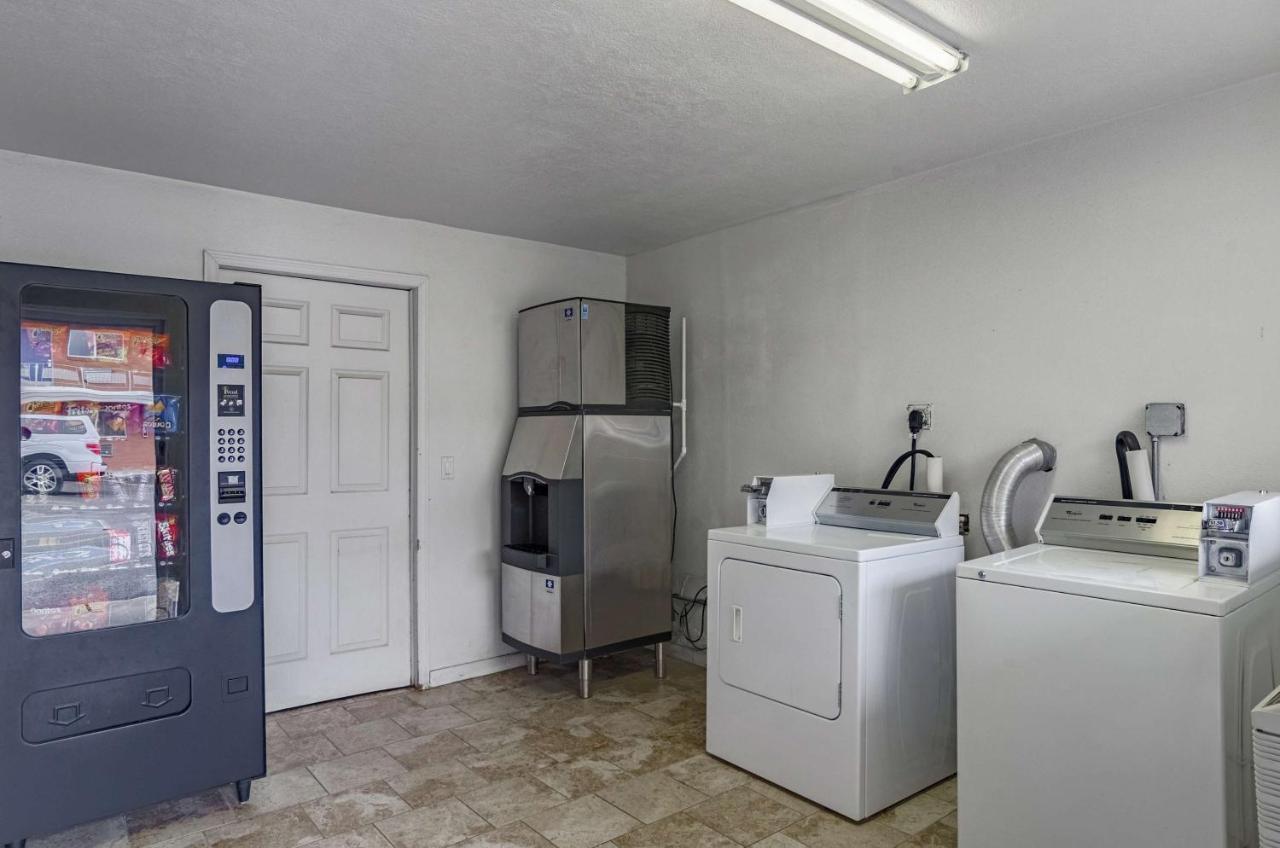 Motel 6 Riverton Wy Bagian luar foto